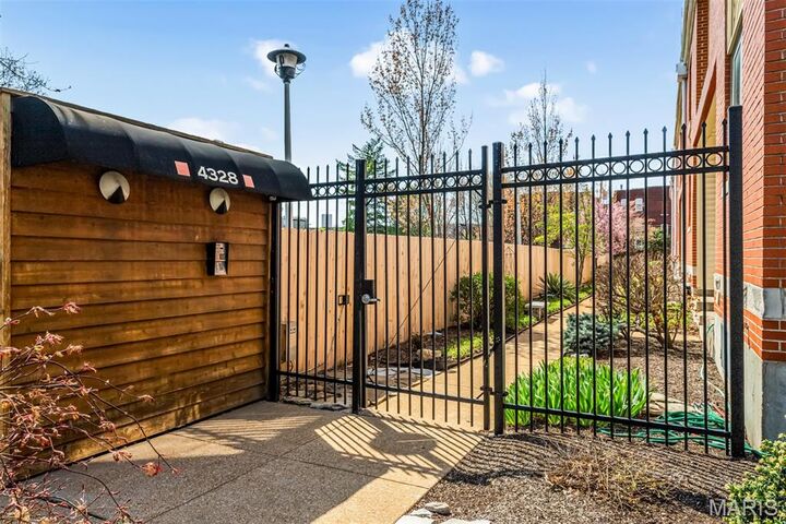 Property Photo:  4328 Maryland Avenue 5  MO 63108 