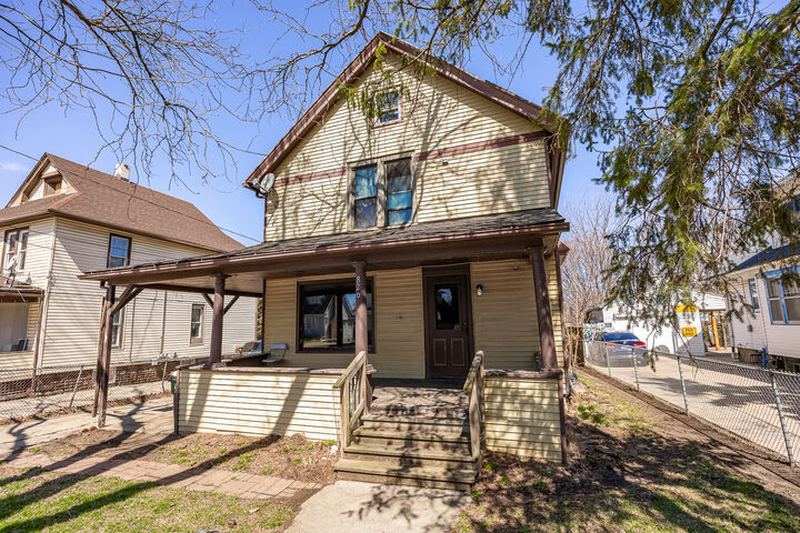 Property Photo:  820 Spring Street  IL 60506 