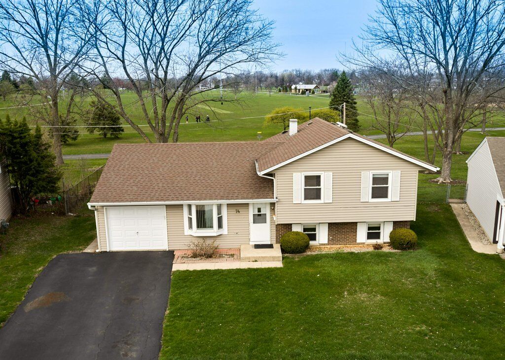 Property Photo:  74 Joseph Lane  IL 60139 