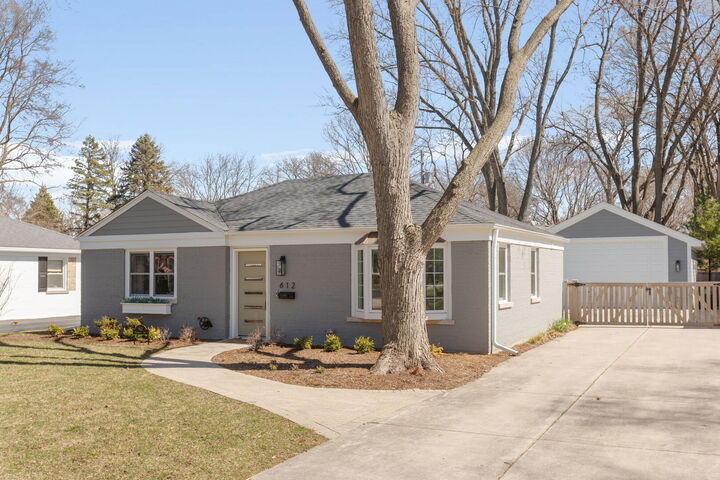 Property Photo:  612 Kenwood Avenue  IL 60048 