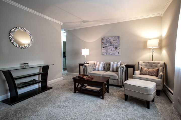 Property Photo:  485 Duane Terrace B4  IL 60137 