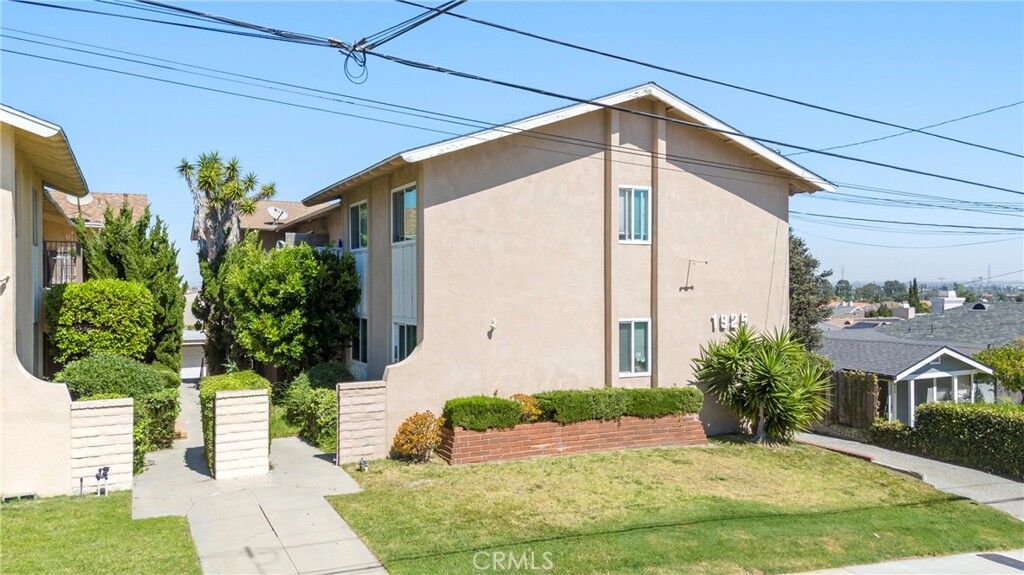 Property Photo:  1925 Gates Avenue  CA 90278 