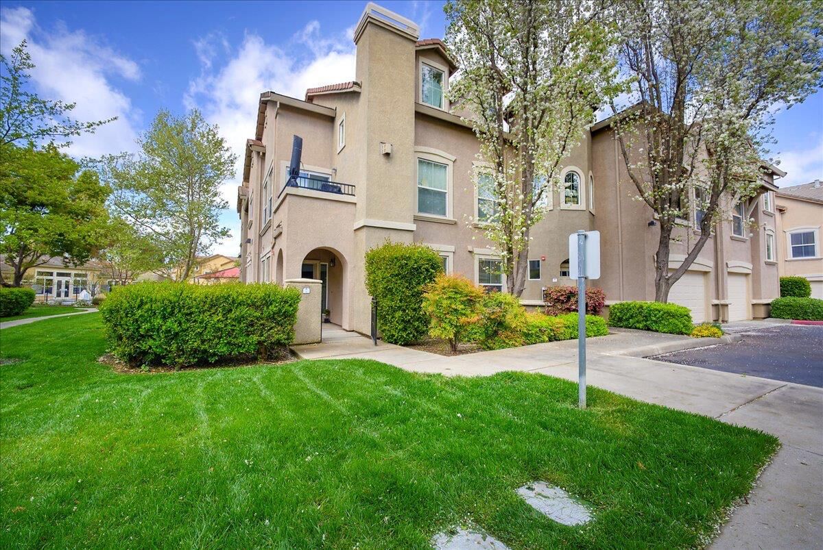 Property Photo: 1323 Milano Drive 6 CA 95691
