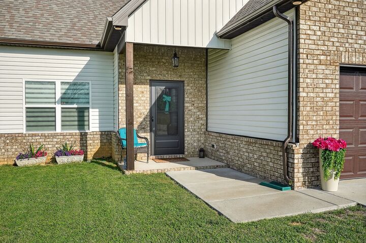 Property Photo: 235 Villa St TN 37166