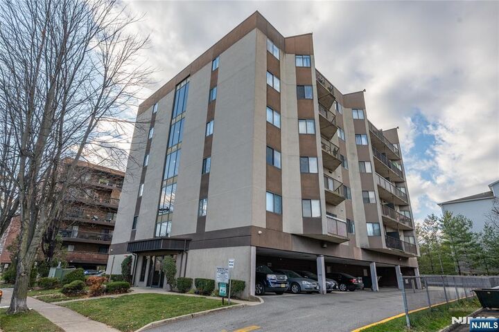 Property Photo:  75 Union Street 5E  NJ 07601 