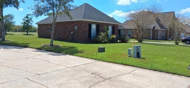 Property Photo: 168 River Oaks Drive LA 70068