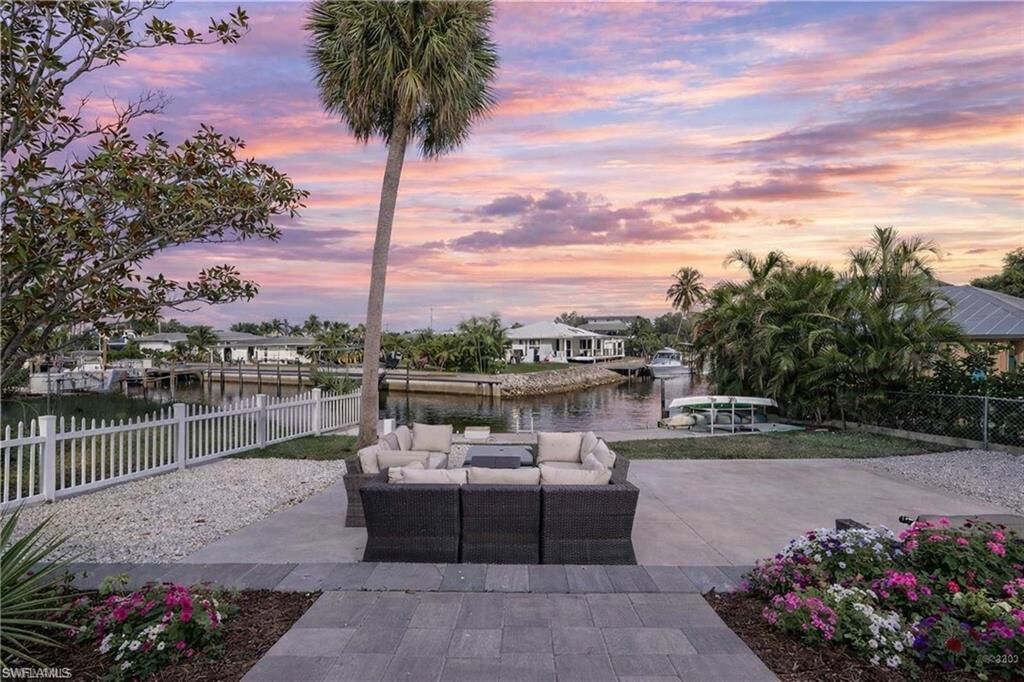 Property Photo:  3461 Lakeview Dr  FL 34112 