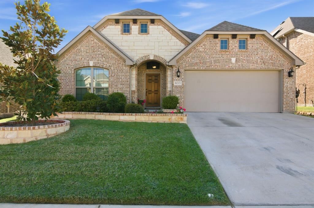 Property Photo: 633 Retama Drive TX 76108