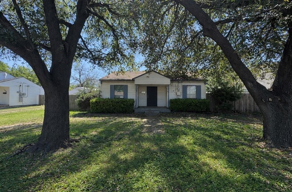 Property Photo:  730 Sunset Drive  TX 75061 