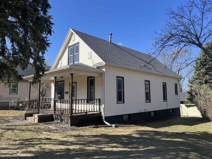 Property Photo:  3339 Nebraska Street  IA 51104 