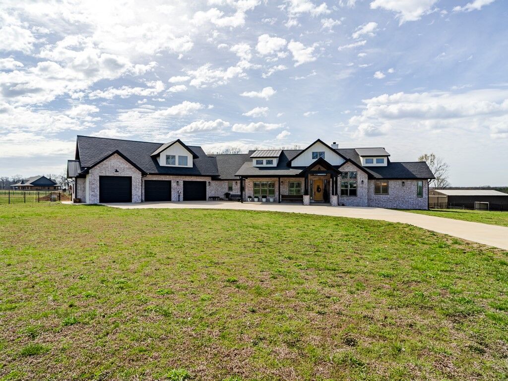 Property Photo: 13989 Shady Acres Road AR 72713