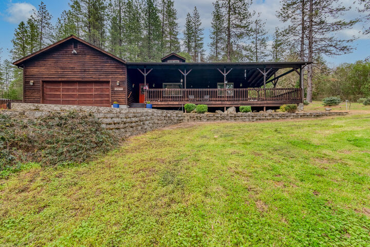 Property Photo:  4728 E Evans Creek Road  OR 97537 