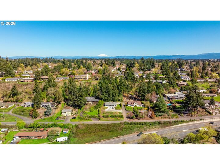 Property Photo:  6108 E Evergreen Blvd B  WA 98661 