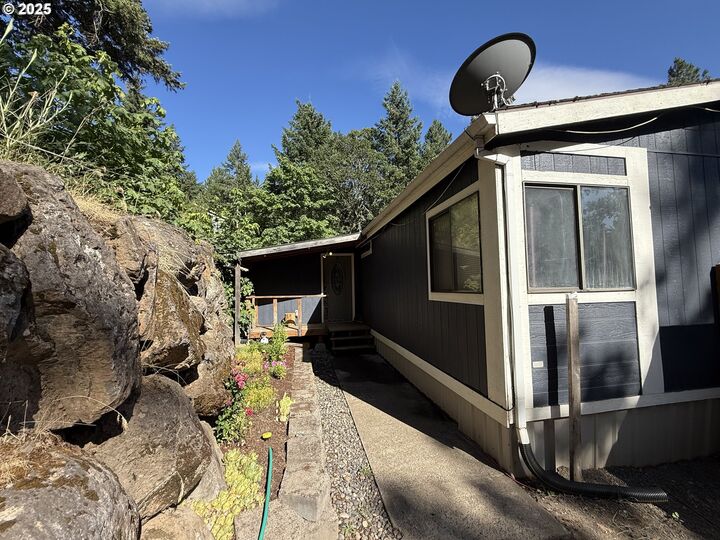 Property Photo:  590 NE Spring St  WA 98672 