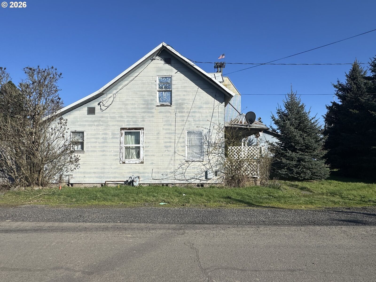 Property Photo:  210 6th St  OR 97101 