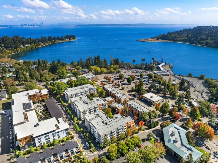 Property Photo:  180  Harbor Square Loop NE B421  WA 98110 