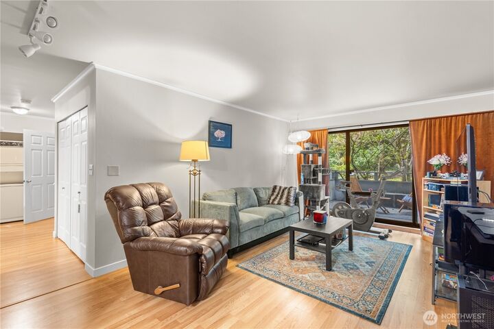 Property Photo: 7930 SE 34th Street 203 WA 98040