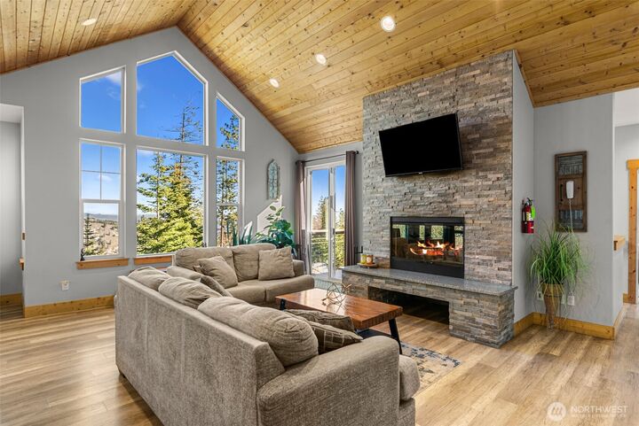Property Photo:  6827  Forest Ridge Drive  WA 98801 