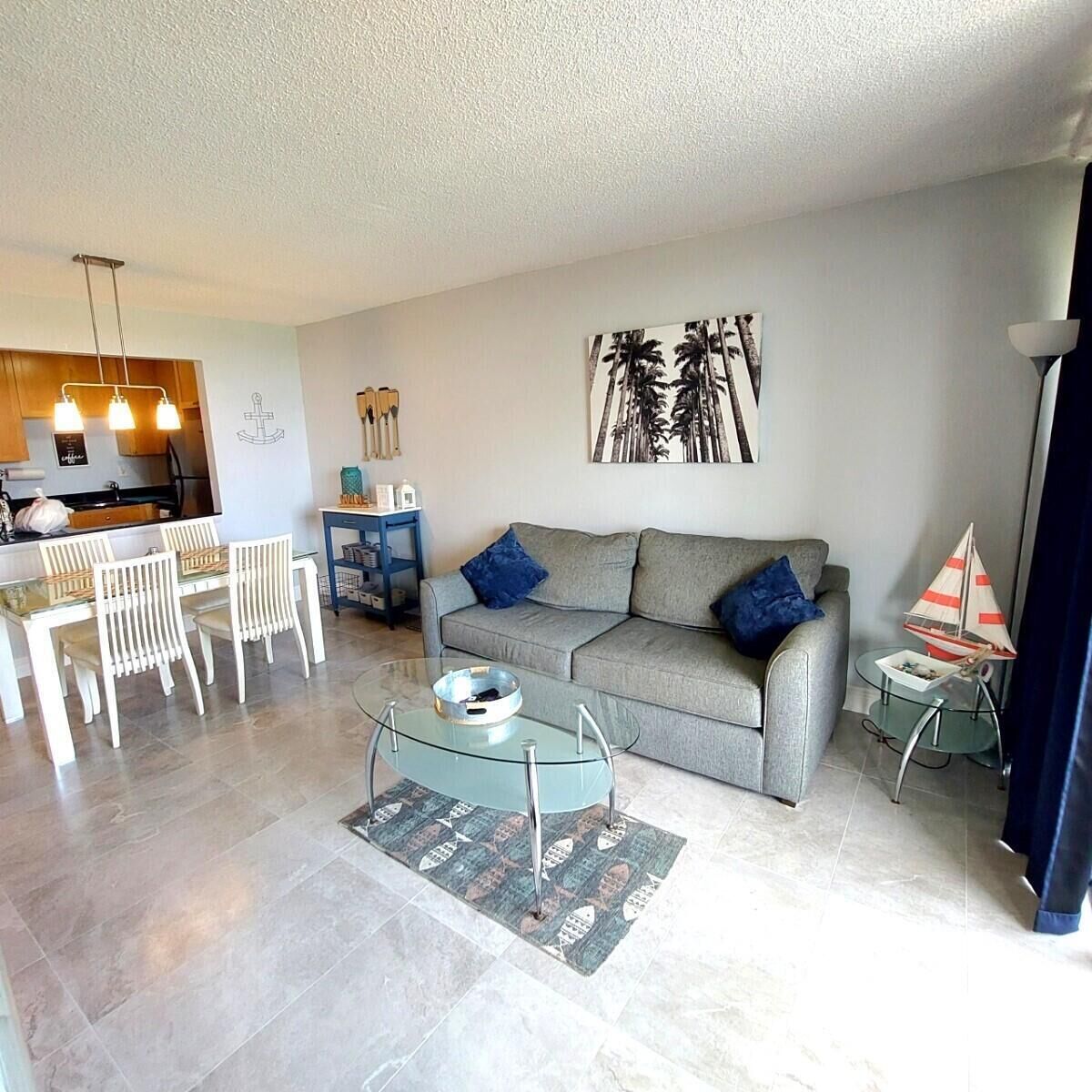 Property Photo:  1830 Embassy Drive 605  FL 33401 