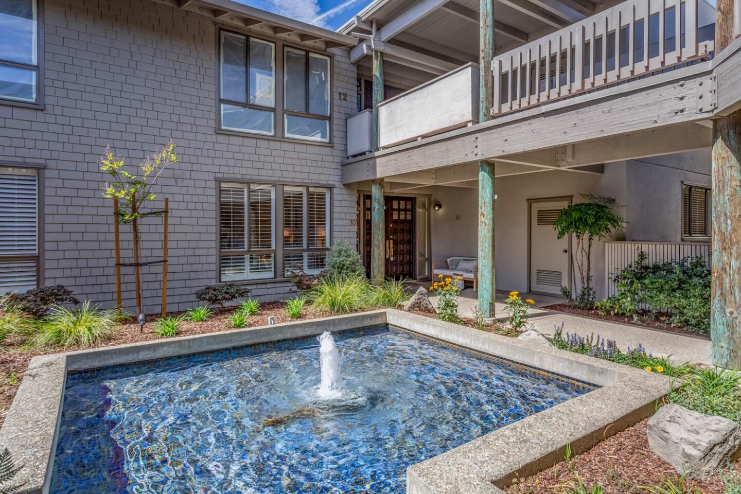 Property Photo:  10 Mansion Court 713  CA 94025 