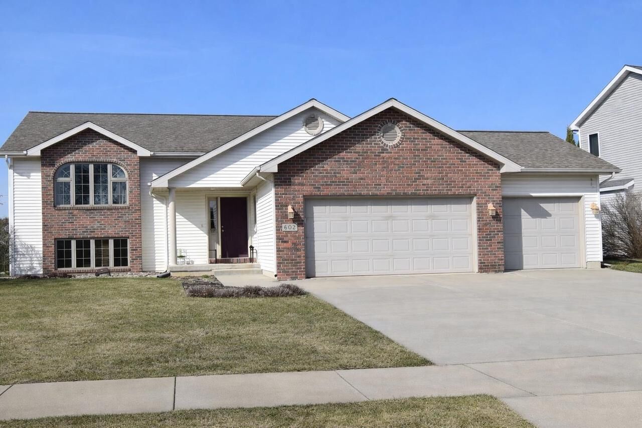 Property Photo:  602 Stonehaven Drive  WI 53590 