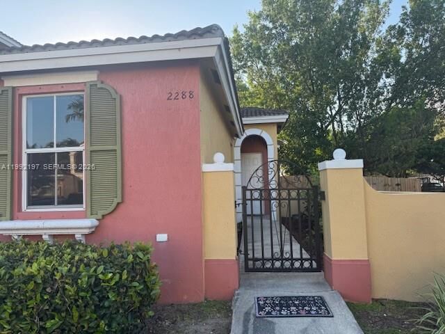 Property Photo: 2288 NE 42 Avenue FL 33033