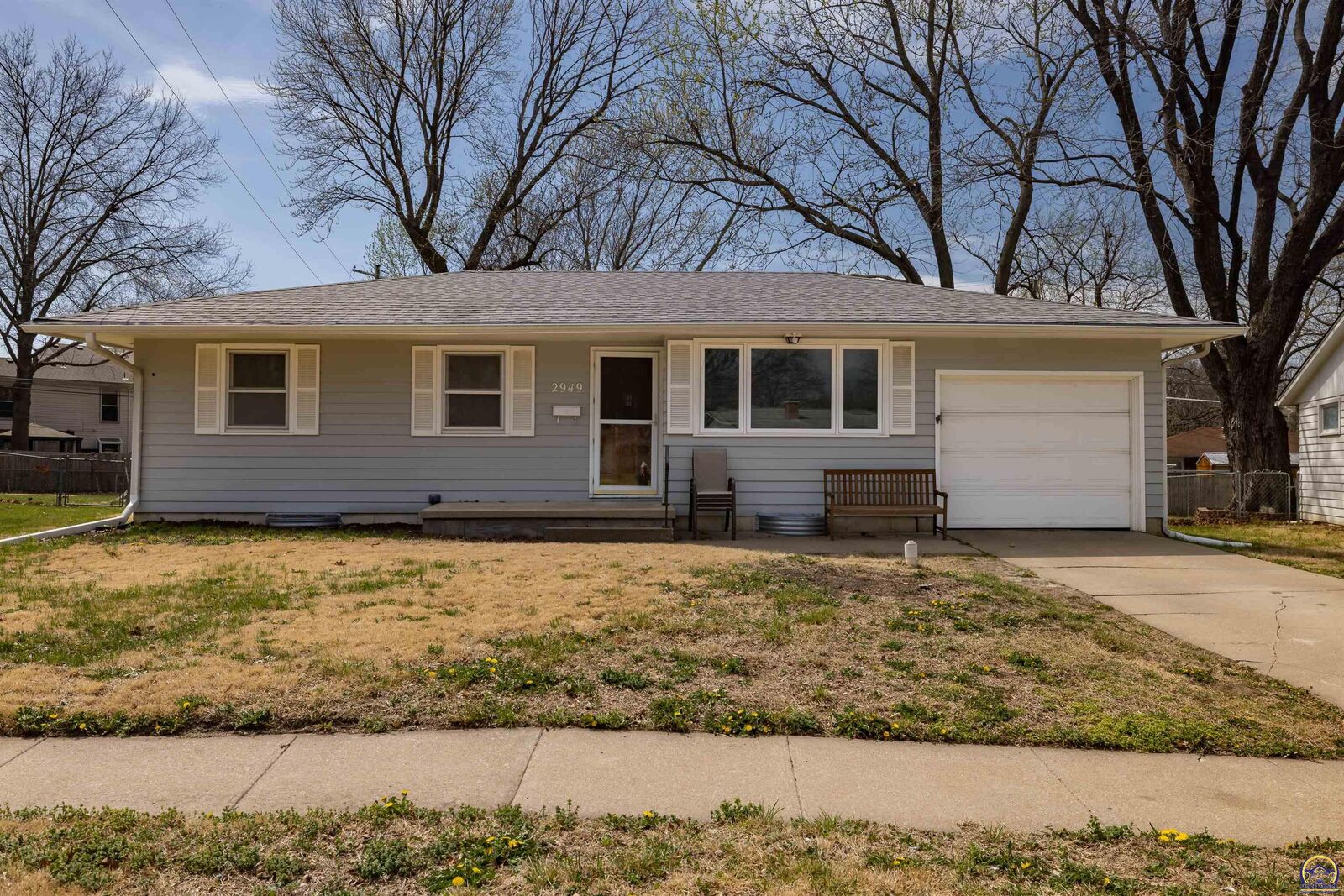 Property Photo:  2949 SW Medford Ave  KS 66611 