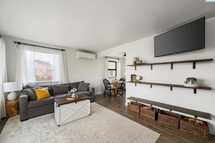 Property Photo:  522 N Irving St  WA 99336 