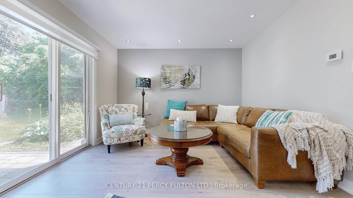 Photo de la propriété:  158 Holm Crescent  ON L3T 5J3 