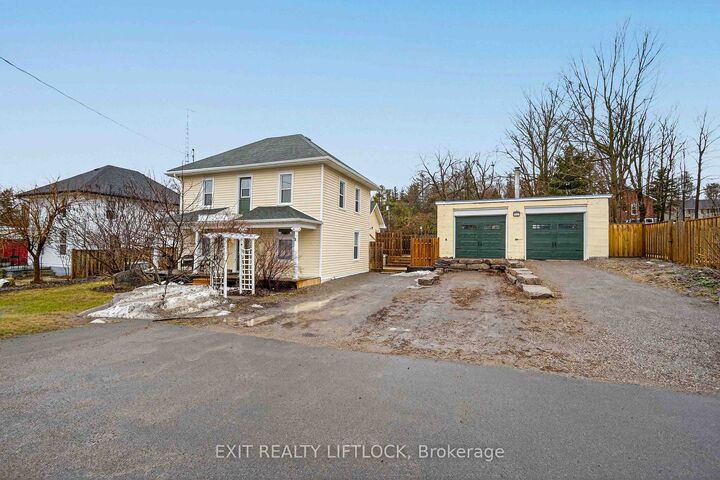 2464 Queen Mary Street — photo 1
