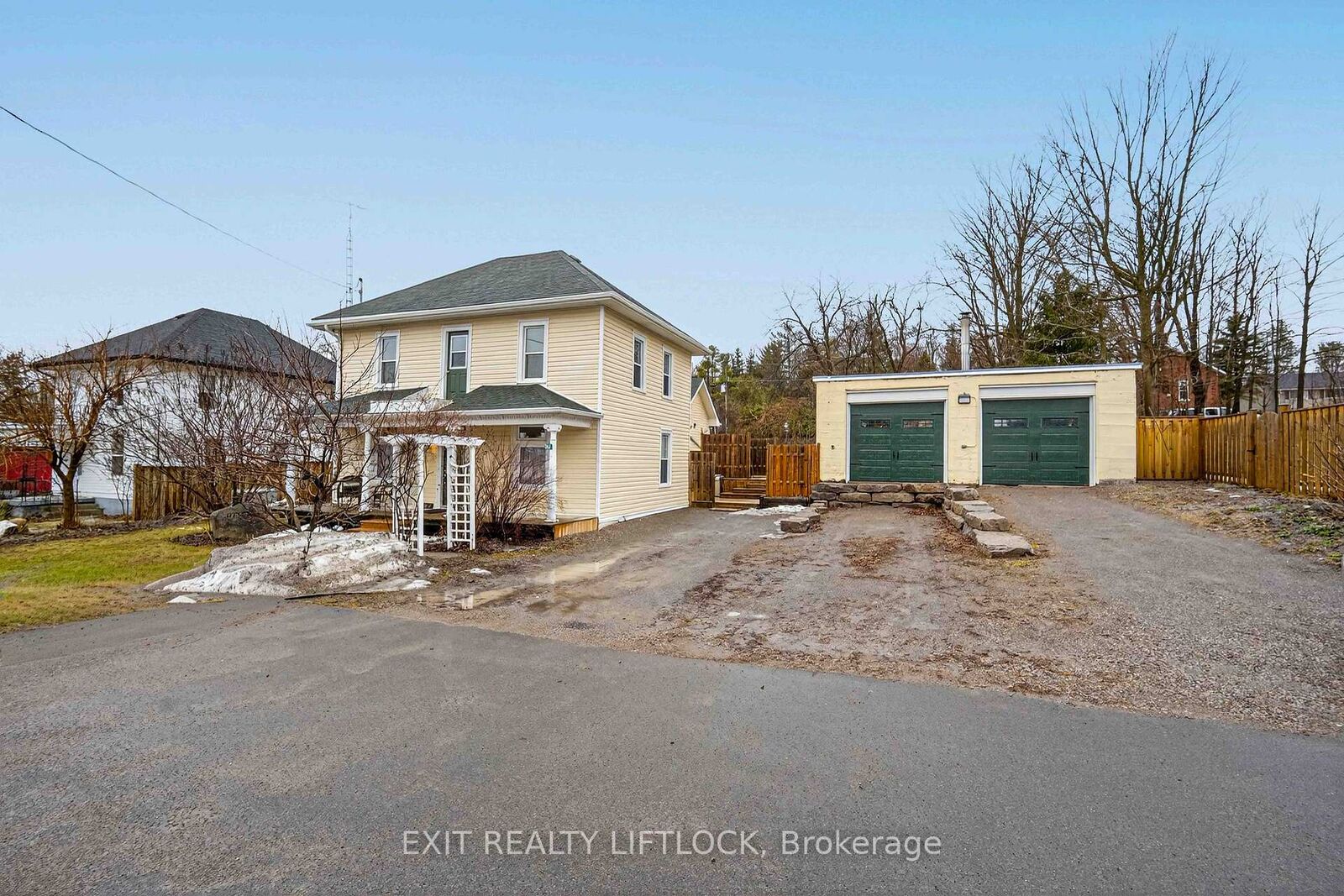 Property Photo: 2464 Queen Mary Street ON L0A 1C0