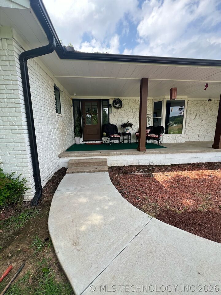 Property Photo:  1942 E Highway 62  OK 74434 