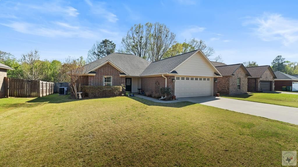 Property Photo: 3427 Garrett Ln TX 75503