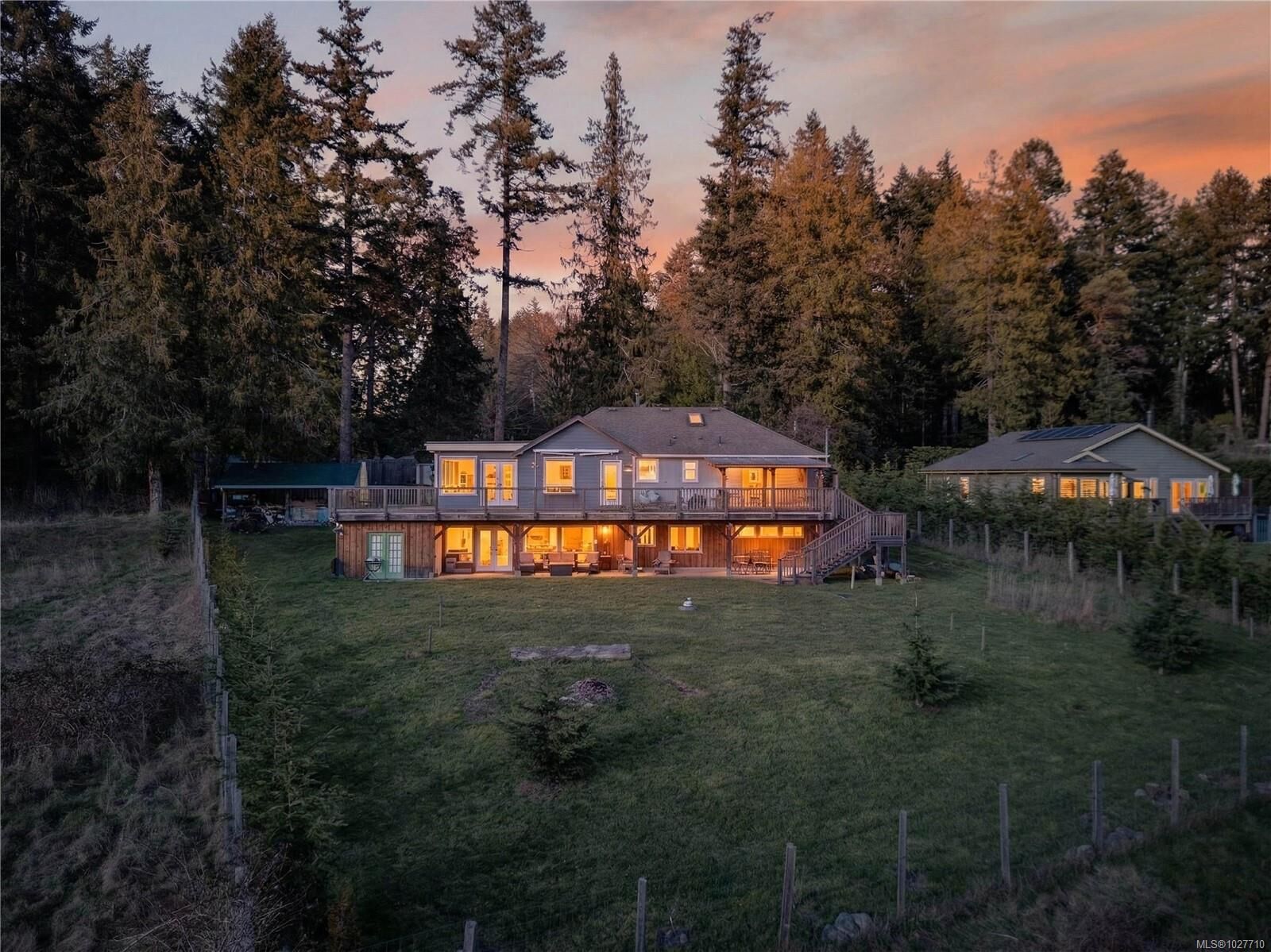 Property Photo: 133 Baker Rd BC V8K 2N6