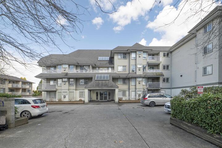 Property Photo: 33407 Tessaro Crescent 407 BC V2S 3K8