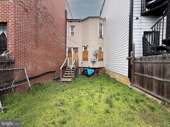 Property Photo:  1366 Newton Street NW  DC 20010 