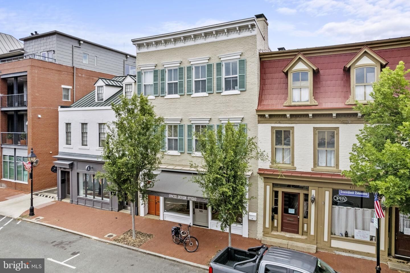 Property Photo:  415 William A  VA 22401 