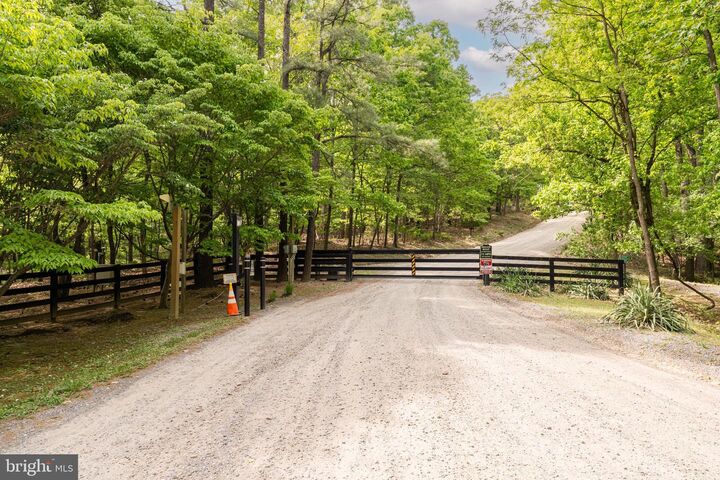 Property Photo: 2900 Calmes Neck Lane Lane VA 22620
