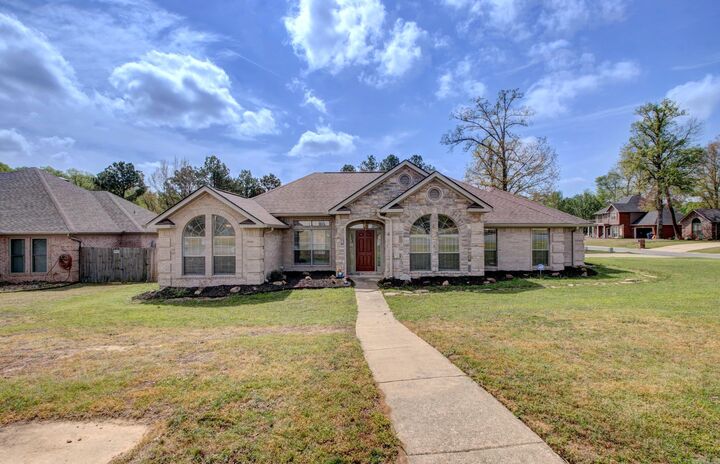 Property Photo: 226 Country Club Parkway AR 72113