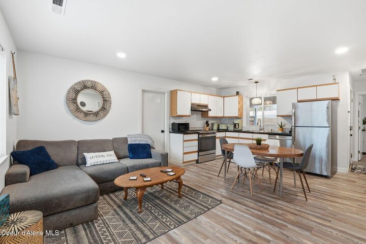 Property Photo:  1105/1107 E Harrison Ave  ID 83814 