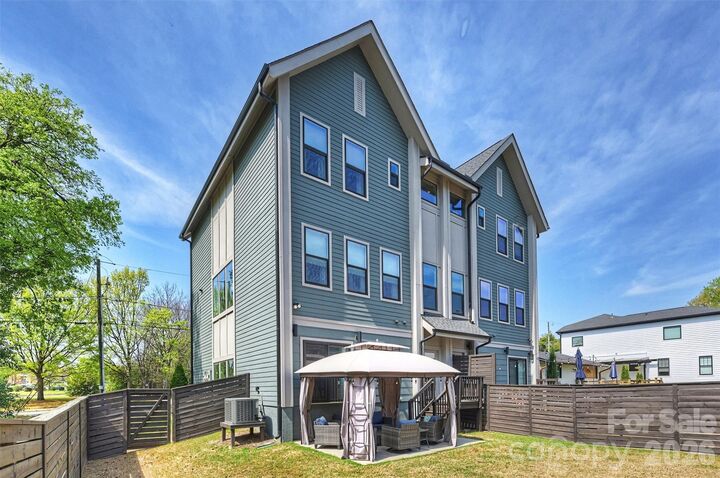 Property Photo:  1500 Hawthorne Lane A  NC 28205 