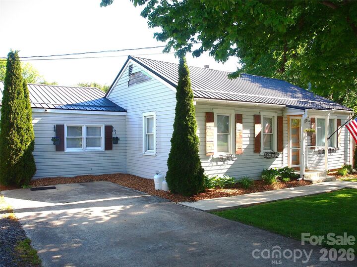 Property Photo:  316 Hazelwood Avenue  NC 28786 