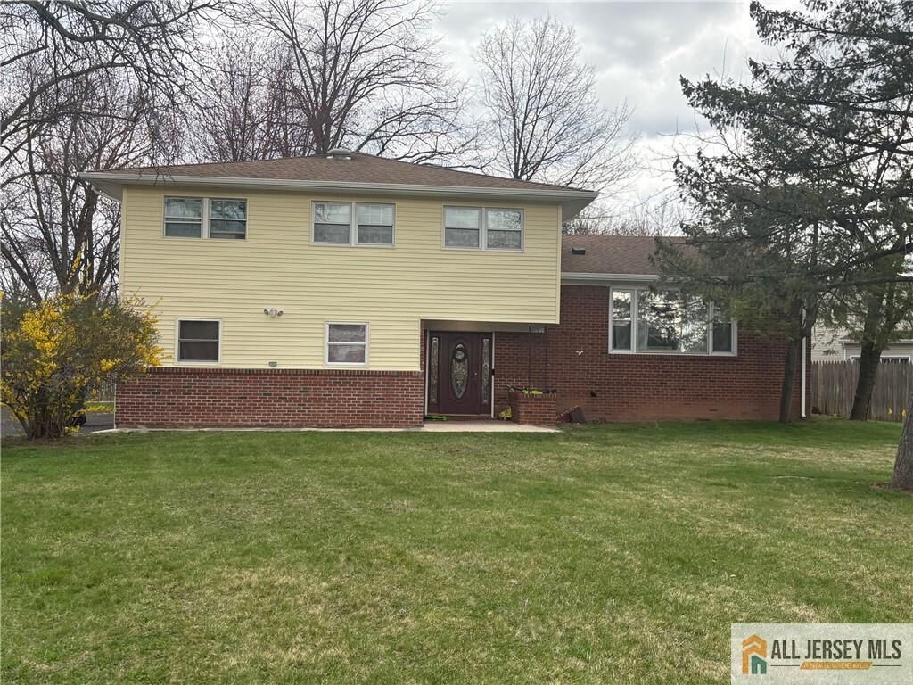 Property Photo:  2 Ventnor Drive  NJ 08820 