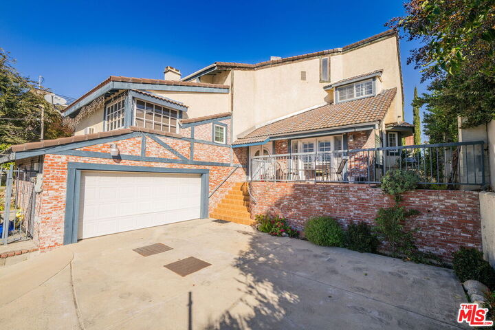 Property Photo:  3860 Cazador St  CA 90065 