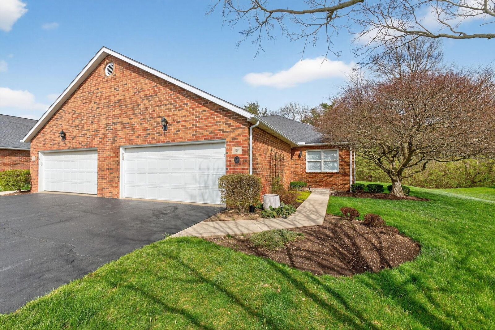 Property Photo: 118 Hanover Court OH 43015