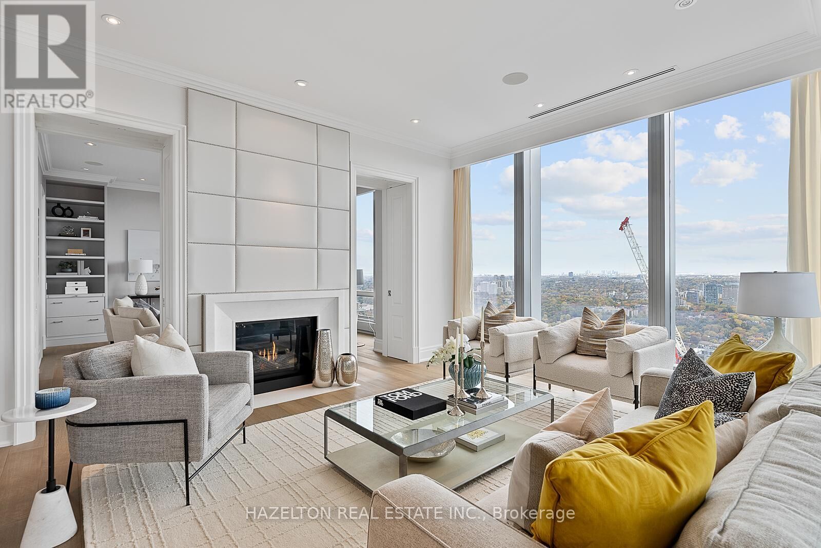 Property Photo:  50 Yorkville Avenue 4802  ON M4W 0A3 