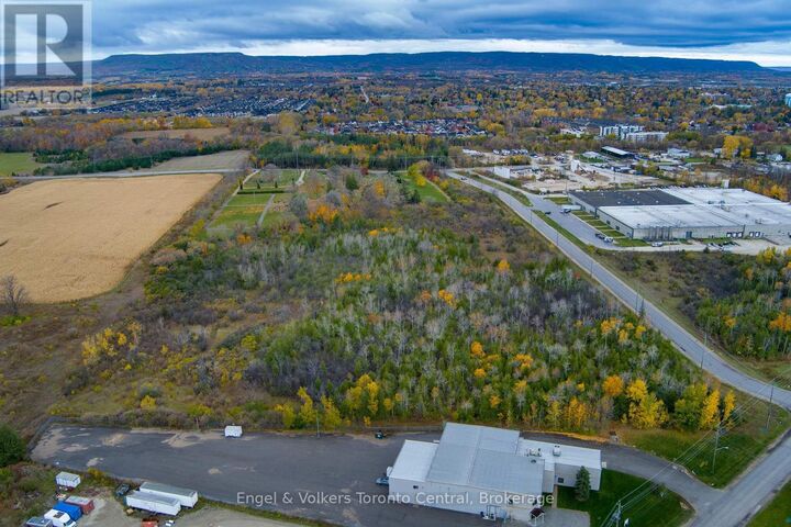 401 Raglan Street — photo 1