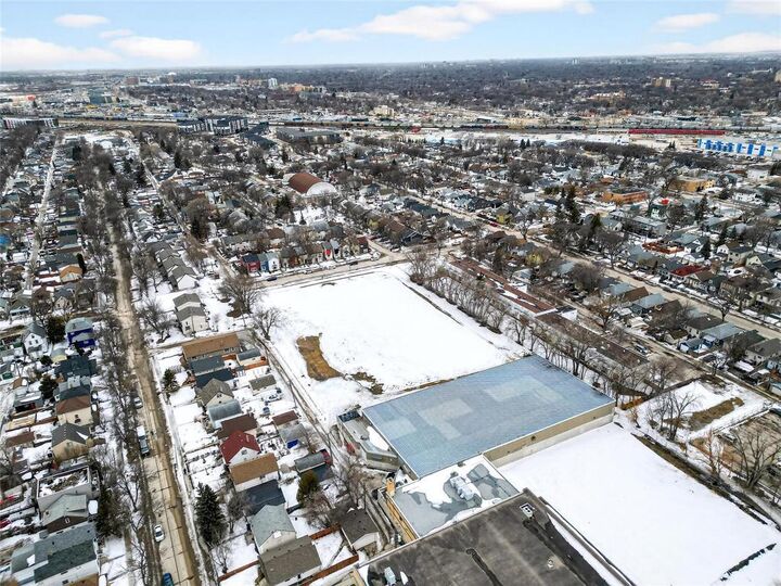 Property Photo:  745 Nassau Street  MB R3L 2R5 