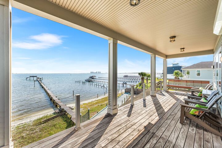 Property Photo:  8944 Windgate Circle  FL 32566 