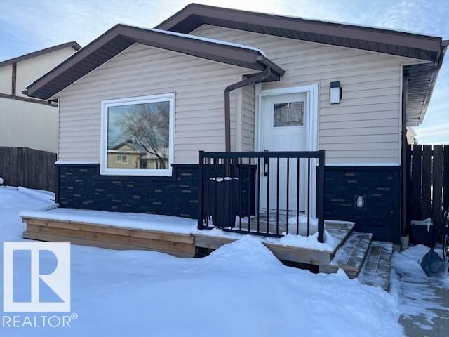 Photo de la propriété:  3908 44 Avenue  AB T7Z 1K8 